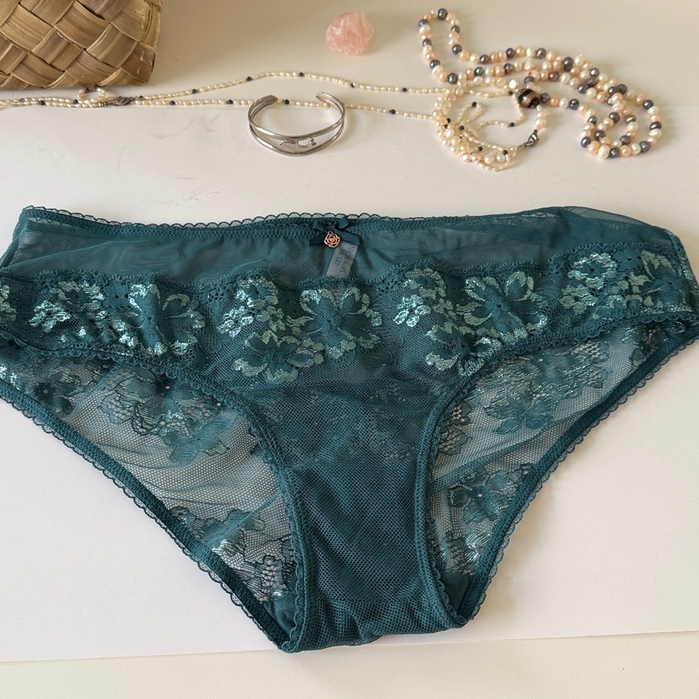 Victoria's Secret hip hugger, hipster, size XL Teal Lace Panties, NWOT.